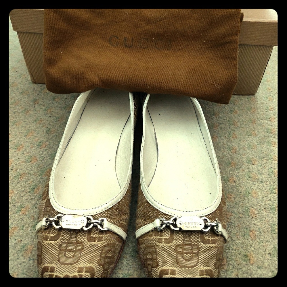 Women's Size 37 1/2 Gucci Flats